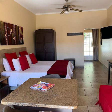 Auberge Guest Lodge Mbombela Exterior photo